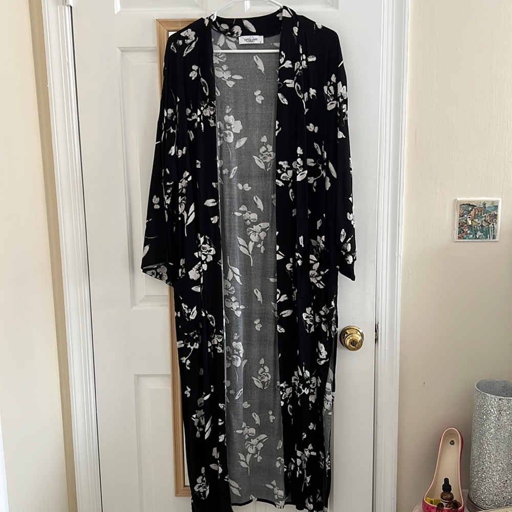 Carly Jean Los Angeles black Kimono